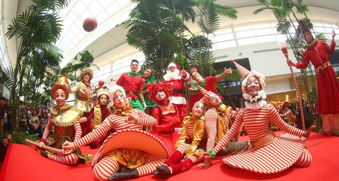 Parada de Natal marca chegada do Papai Noel ao Shoping Iguatemi Ribeirão