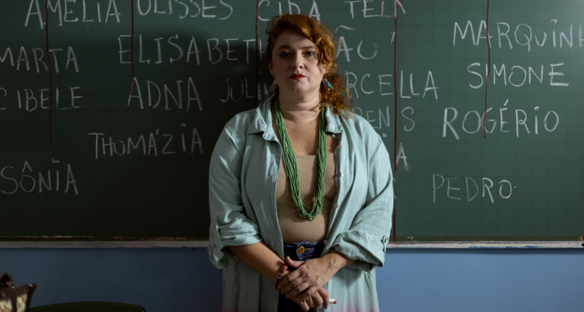 Espetáculo “Belmira” reflete sobre o medo e a resistência de educadores diante da violência escolar