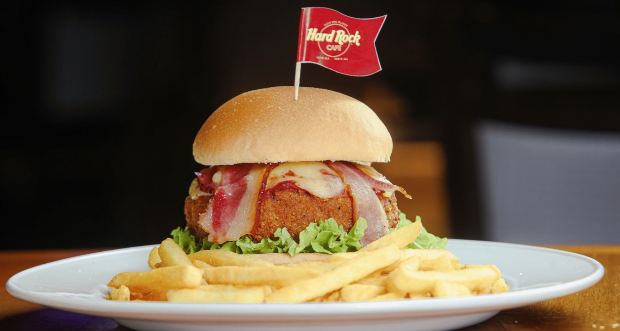 Hard Rock Cafe Ribeirão Preto lança hambúrguer inspirado no parmegiana