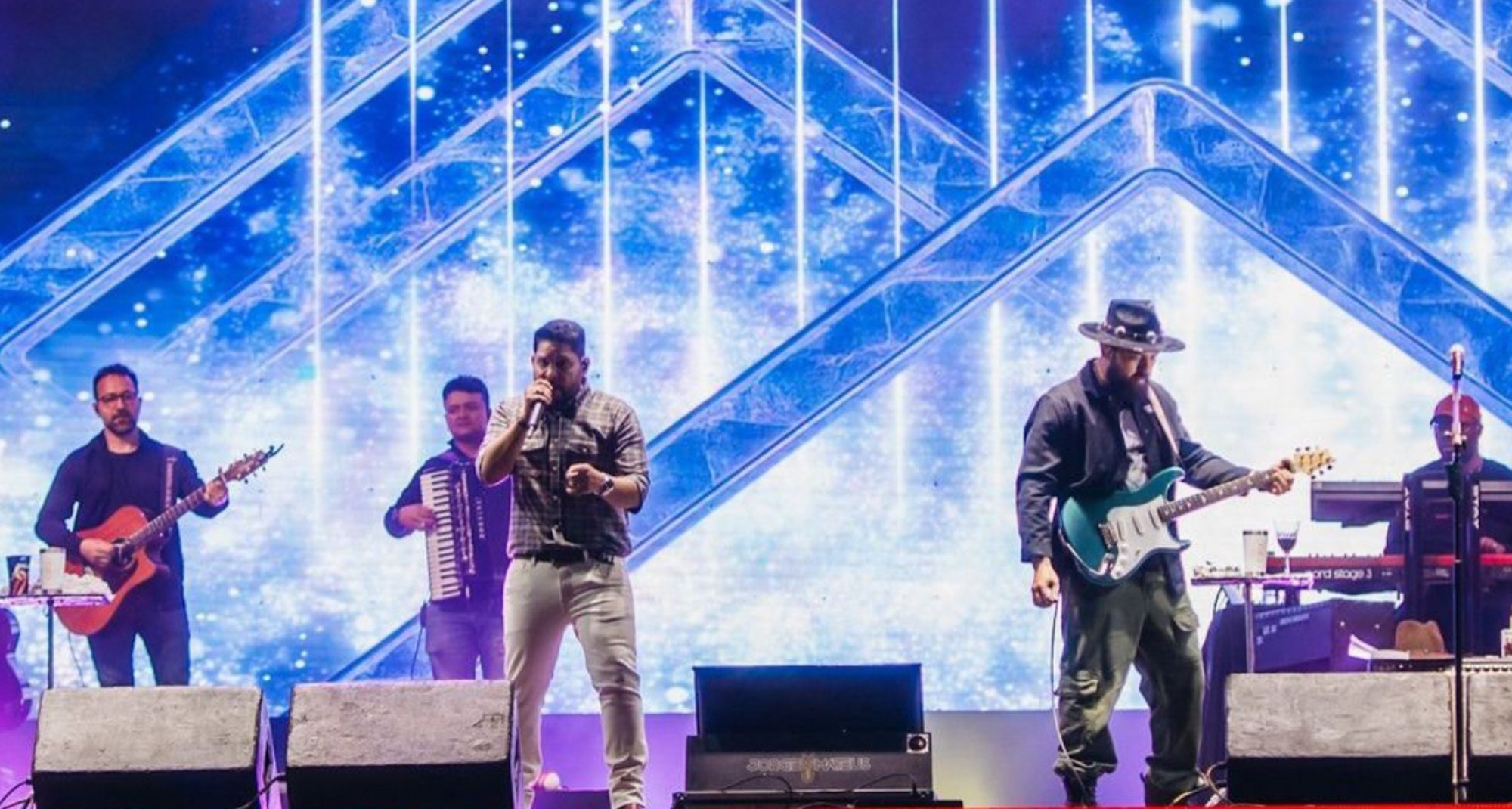 Montarias em touros e show histórico de Jorge & Mateus marcam abertura do Franca Rodeo Music