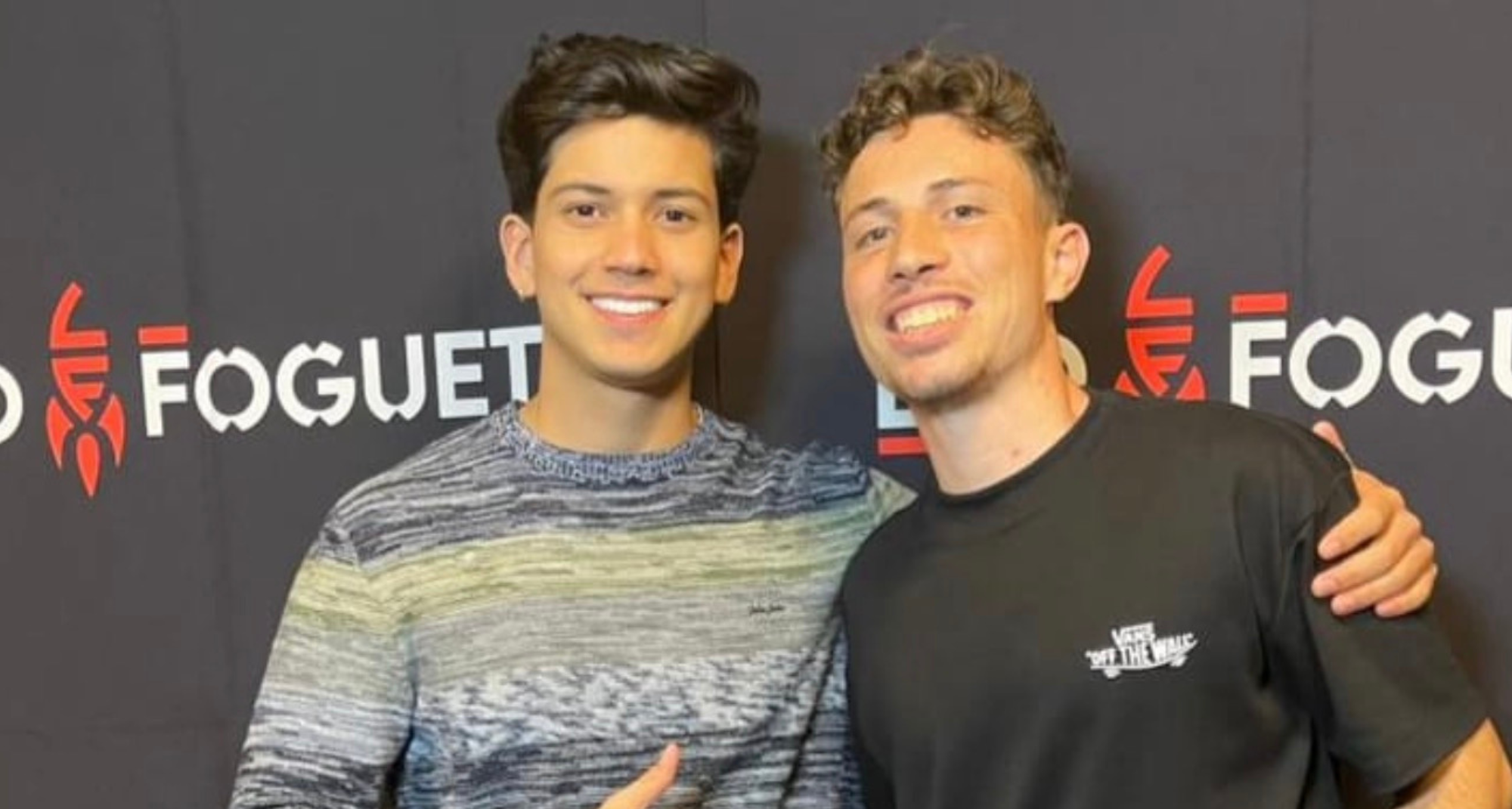 Vitor Cazati entrevista Léo Foguete em Praia Grande e destaca nova promessa da música brasileira